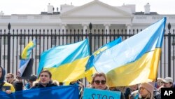 Протест против агрессии России в отношении Украины у Белого дома. Вашингтон. 