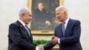 Tổng thống Mỹ Joe Biden (phải) gặp Thủ tướng Israel Benjamin Netanyahu tại Phòng Bầu dục, Tòa Bạch Ốc, ở Washington, ngày 25/7/2024.