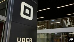 Билборд с логотипом Uber перед зданием, в котором находится штаб-квартира компании в Сан-Франциско, Калифорния (архивное фото)