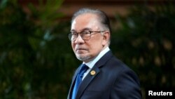 Thủ tướng Malaysia Anwar Ibrahim ngày 15/10/2024 nói Malaysia có tranh chấp lãnh thổ với nhiều nước láng giềng, bao gồm Thái Lan, Philippines và Indonesia, và cho biết sự tập trung nhiều hơn đã được đặt vào những bất đồng với Trung Quốc. 