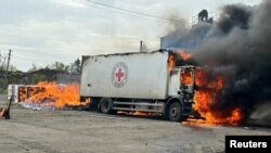 Автомобиль МККК с гуманитарной помощью после российского обстрела. Виролюбовка, Донецкая область. 12 сентября 2024 г.
